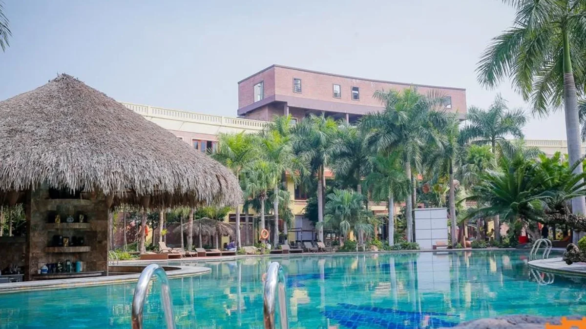 Phòng ngủ villa Thạch Thất view sân vườn yên tĩnh