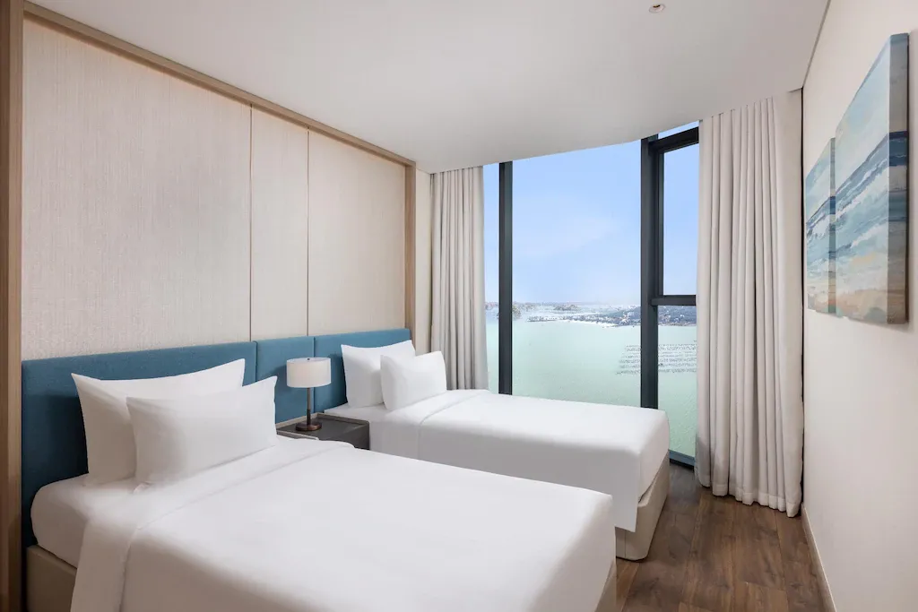 Ảnh A La Carte Ha Long - Khách sạn sát biển 5*