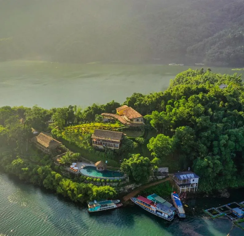 Ảnh Mai Chau Hideaway Lake Resort
