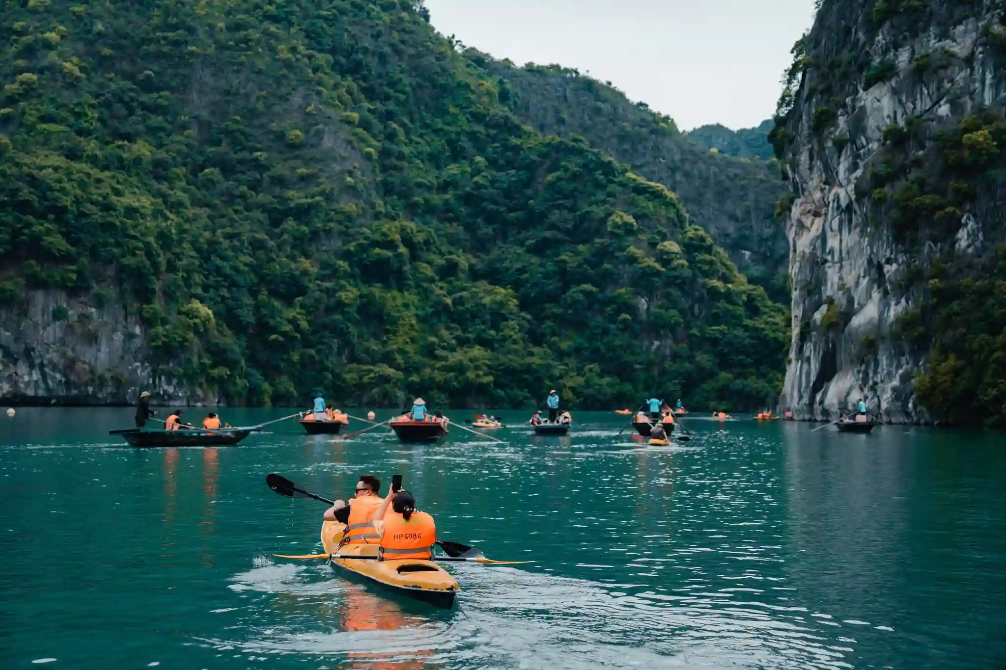 Ảnh Du Thuyền AMBASSADOR CRUISE II