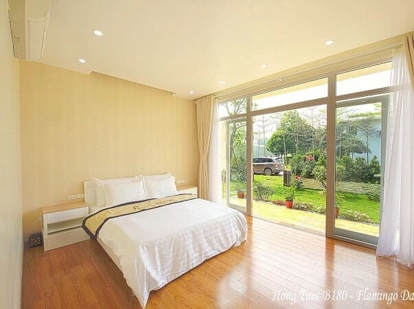 Ảnh B180 Flamingo Đại Lải