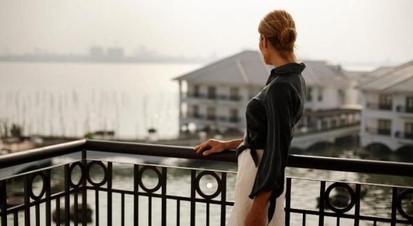 Ảnh chi tiết phòng 1 King Classic Club Lake View 10