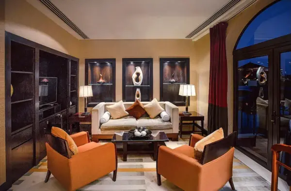 Ảnh chi tiết phòng Suite Junior 1 Giường Cỡ King Nhìn Ra Thành Phố (1 King Junior Suite City View) 12