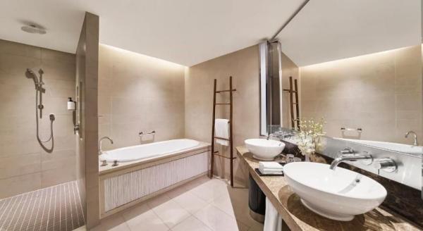 Ảnh chi tiết phòng 1 King Classic Club Lake View 12