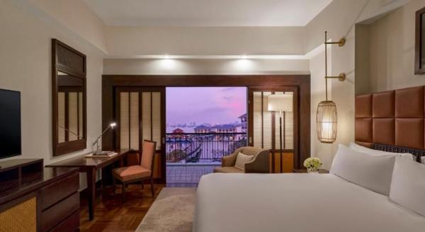 Ảnh chi tiết phòng 1 King Classic Club Lake View 13