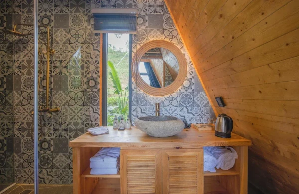 Ảnh chi tiết phòng Resort-Le-Champ-Tu-Le-phong-doi-loai-sang-glenwood-vivatrip_06.webp