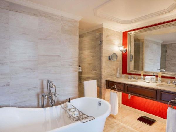Ảnh chi tiết phòng Opera Wing, Prestige Suite With Club Lounge Benefits, King Bed 8