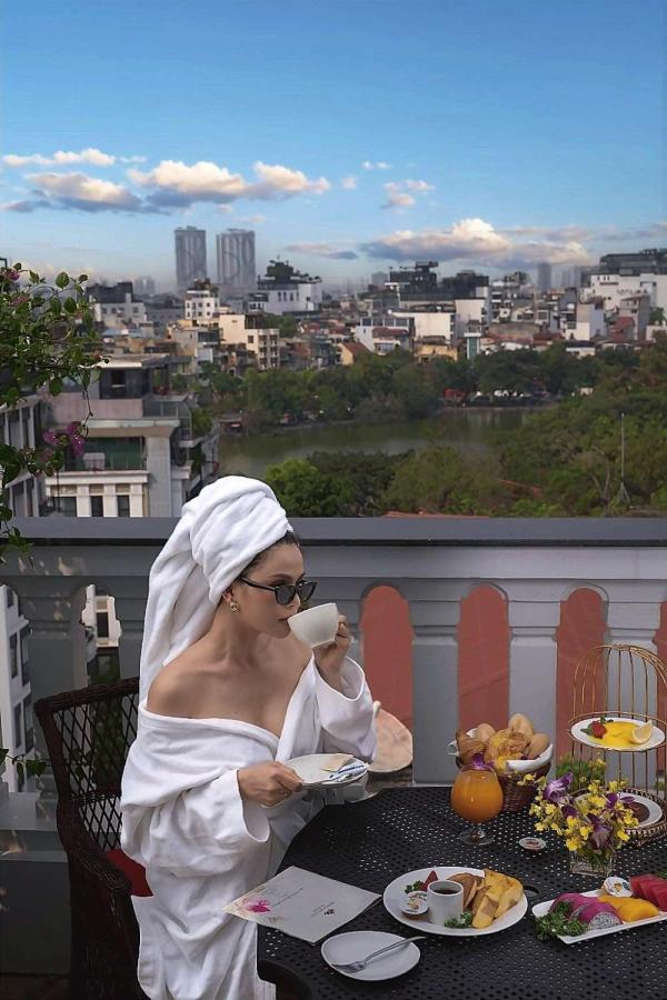 Ảnh chi tiết phòng Phòng Suite Oriental Jade Có Sân Hiên Hướng Thành Phố (Oriental Jade Suite Terrace City View) 10