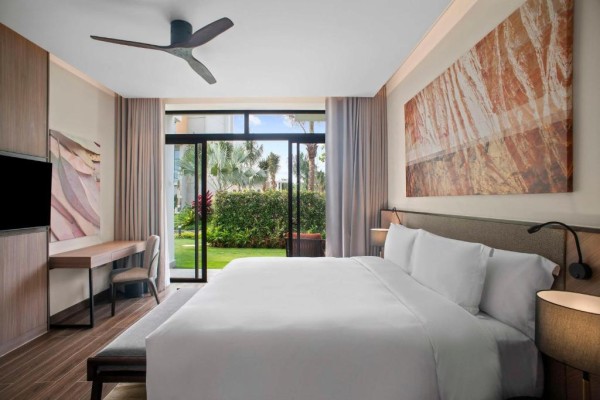 Ảnh chi tiết phòng angsana-ho-tram-suite-1-phong-ngu-co-ho-boi-rieng-vivatrip-03.jpg