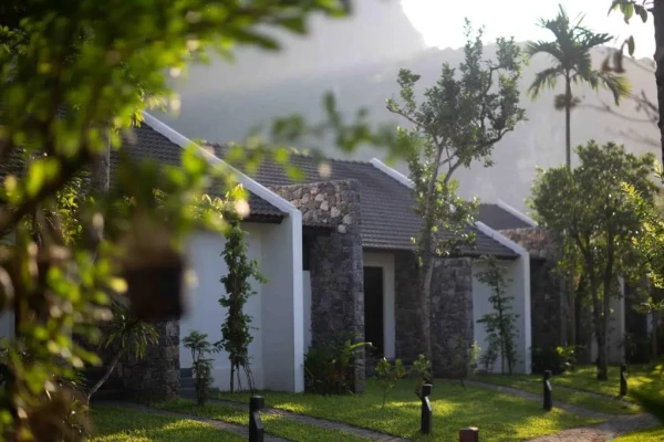 Ảnh chi tiết phòng aravinda-resort-ninh-binh-phong-deluxe-kieu-nong-thon-co-giuong-doi-2-giuong-don-vivatrip-04.webp