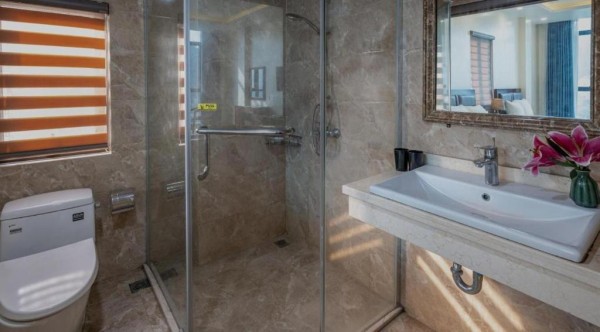 Ảnh chi tiết phòng aroma-cat-ba-sea-view-hotel-phong-4-nguoi-vivatrip-03.jpg