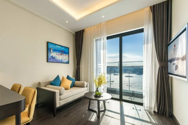 Ảnh chi tiết phòng best-western-premier-sapphire-ha-long-junior-suite-bay-view-vivatrip-02.webp