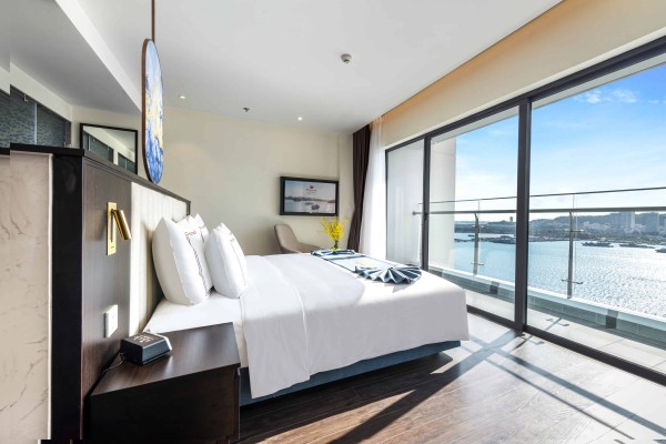 Ảnh chi tiết phòng best-western-premier-sapphire-ha-long-premier-studio-king-bay-view-vivatrip-04.jpg