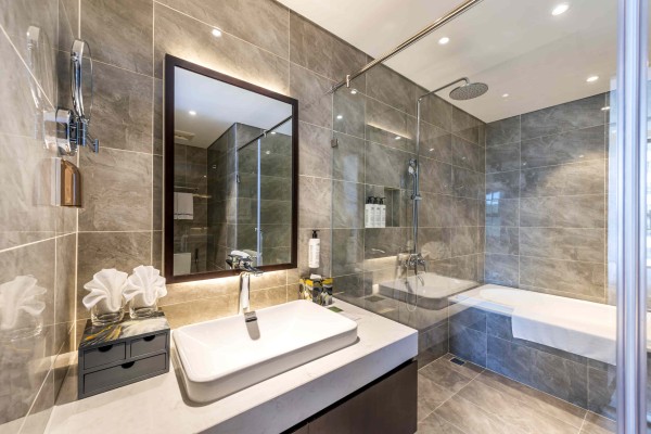 Ảnh chi tiết phòng best-western-premier-sapphire-ha-long-premier-suite-bay-view-vivatrip-04.jpg