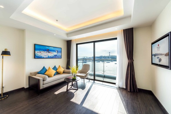 Ảnh chi tiết phòng best-western-premier-sapphire-ha-long-premier-suite-bay-view-vivatrip-05.jpg