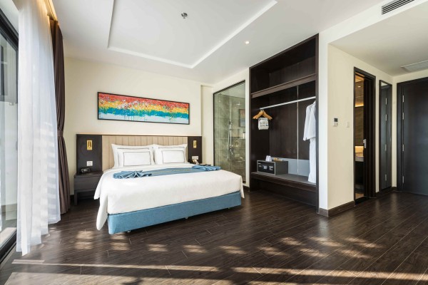 Ảnh chi tiết phòng best-western-premier-sapphire-ha-long-superior-king-bay-view-vivatrip-03.jpg