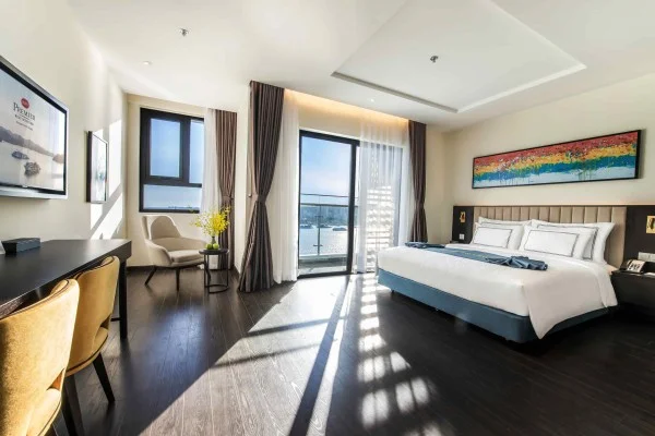 Ảnh chi tiết phòng best-western-premier-sapphire-ha-long-superior-king-bay-view-vivatrip-04.webp