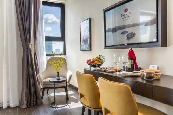 Ảnh chi tiết phòng best-western-premier-sapphire-ha-long-superior-king-bay-view-vivatrip.webp