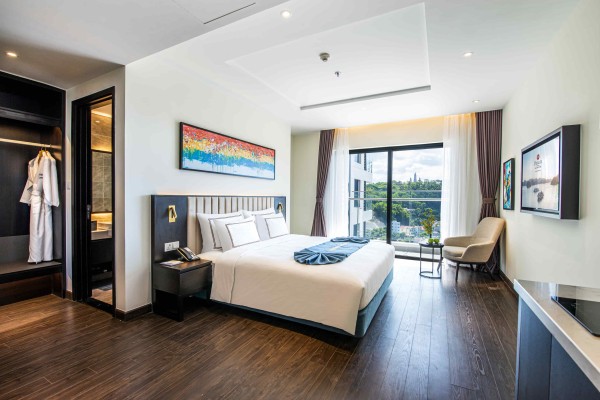 Ảnh chi tiết phòng best-western-premier-sapphire-ha-long-superior-king-city-view-vivatrip.jpg