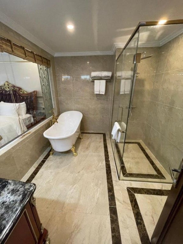 Ảnh chi tiết phòng camellia-luxury-hotel-tam-dao-phong-co-ban-cong-vivatrip-04.jpg