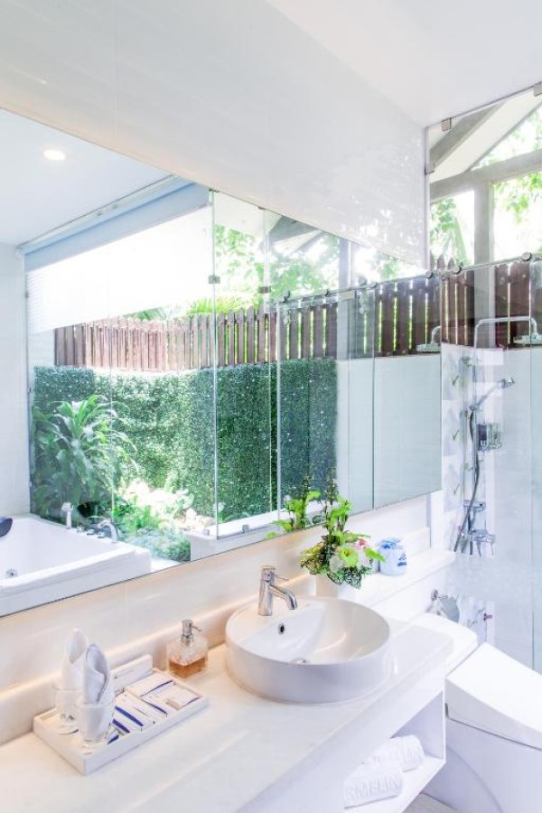 Ảnh chi tiết phòng carmelina-beach-resort-bungalow-deluxe-nhin-ra-ho-boi-vivatrip-04.jpg