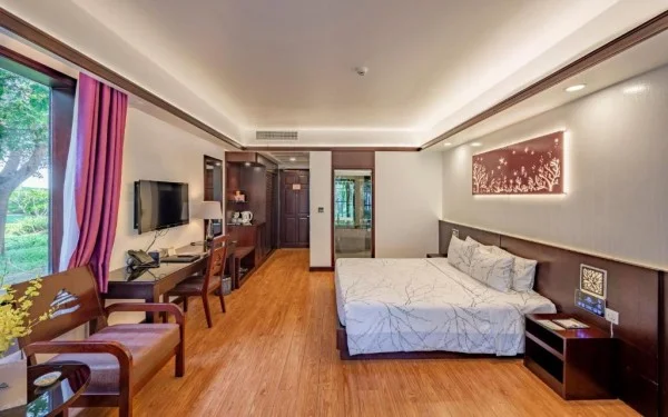 Ảnh chi tiết phòng carmelina-beach-resort-phong-deluxe-giuong-doi-2-giuong-don-nhin-ra-vuon-vivatrip-02.webp