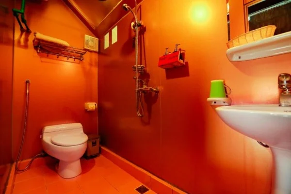 Ảnh chi tiết phòng cat-ba-eco-lodge-resort-phong-deluxe-cho-3-nguoi-vivatrip-02.webp