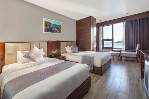 Ảnh chi tiết phòng cat-ba-paradise-hotel-sky-bar-massage-phong-2-giuong-don-vivatrip-03.webp