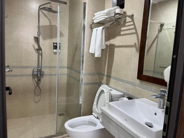 Ảnh chi tiết phòng cat-ba-rosalia-hotel-phong-deluxe-3-nguoi-vivatrip-04.jpg