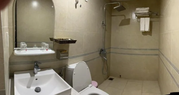 Ảnh chi tiết phòng cat-ba-rosalia-hotel-phong-deluxe-vivatrip-02.webp