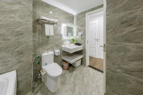 Ảnh chi tiết phòng cat-ba-wonder-hotel-phong-deluxe-vivatrip-04-1.webp