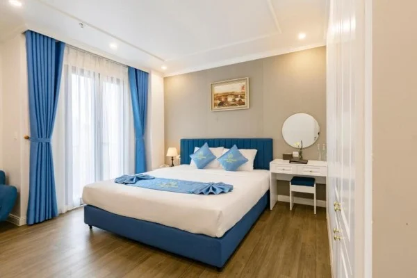 Ảnh chi tiết phòng cat-ba-wonder-hotel-suite-2-phong-ngu-vivatrip-02.webp