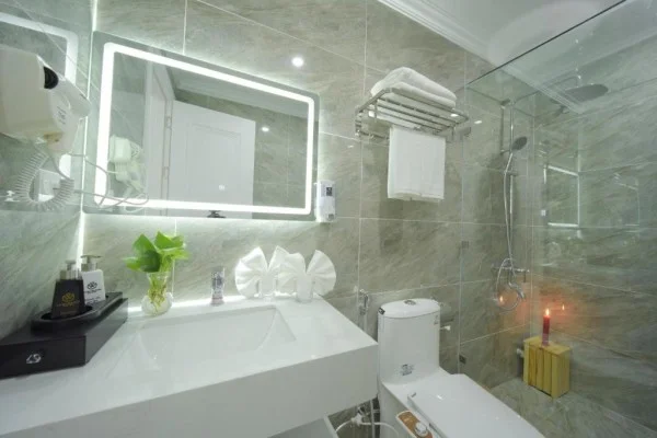 Ảnh chi tiết phòng cat-ba-wonder-hotel-suite-2-phong-ngu-vivatrip.webp