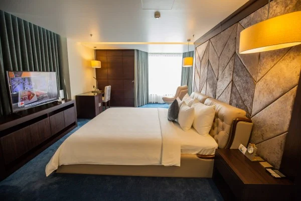 Ảnh chi tiết phòng central-luxury-ha-long-executive-suite-vivatrip-02-copy-1.webp