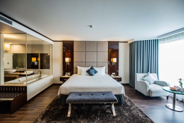 Ảnh chi tiết phòng central-luxury-ha-long-premium-king-vivatrip.jpg
