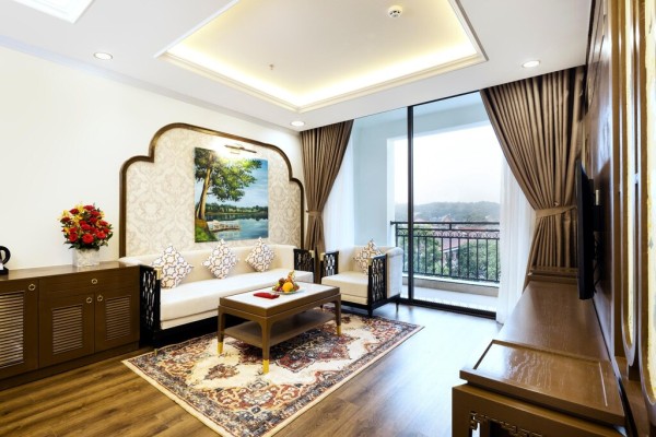 Ảnh chi tiết phòng da-lat-prince-executive-suite-giuong-king-vivatrip-06.jpg