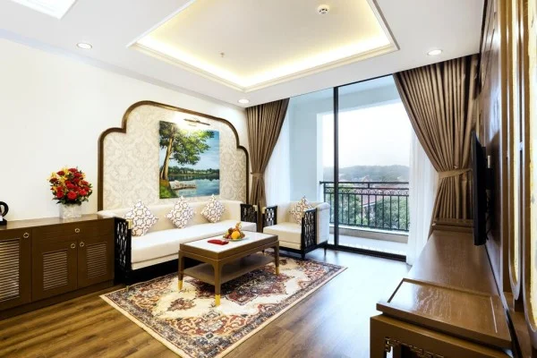 Ảnh chi tiết phòng da-lat-prince-executive-suite-giuong-king-vivatrip-06.webp