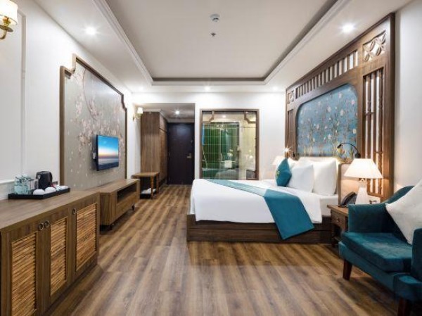 Ảnh chi tiết phòng da-lat-prince-phong-premier-giuong-doi-co-ban-cong-vivatrip-02.jpeg