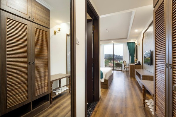 Ảnh chi tiết phòng Phòng Premier Giường Đôi Có Ban Công (Premier Double with Balcony) 9