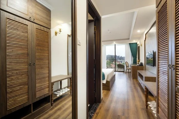 Ảnh chi tiết phòng Phòng Premier Giường Đôi Có Ban Công (Premier Double with Balcony) 9