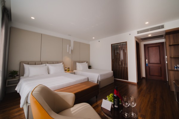 Ảnh chi tiết phòng danitel-halong-deluxe-room-vivatrip-03.jpg