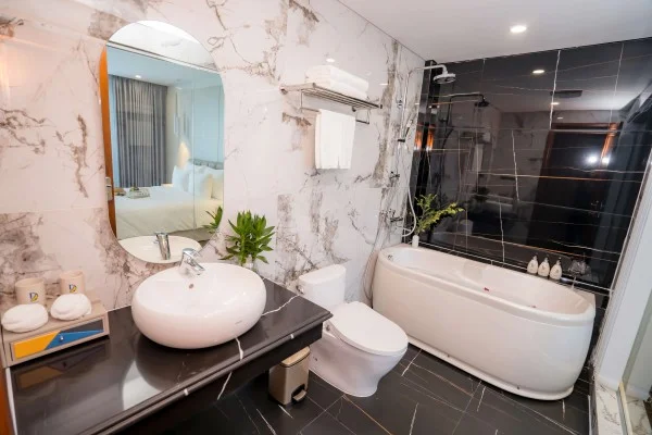 Ảnh chi tiết phòng danitel-halong-junior-suite-vivatrip.webp
