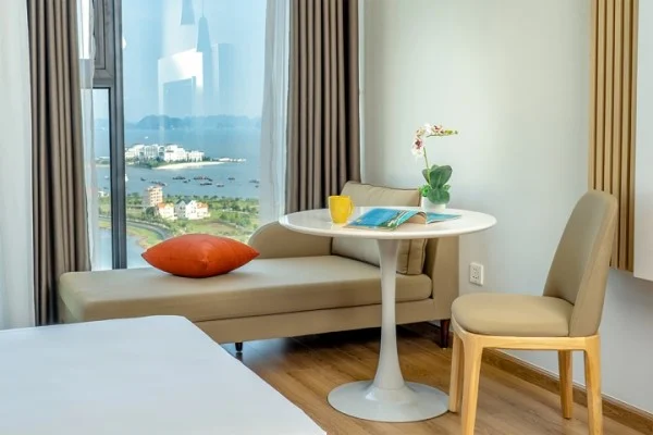 Ảnh chi tiết phòng delasea-ha-long-deluxe-king-ocean-vivatrip-04.webp