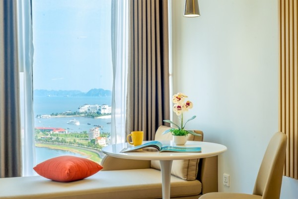 Ảnh chi tiết phòng delasea-ha-long-deluxe-king-ocean-vivatrip.jpg