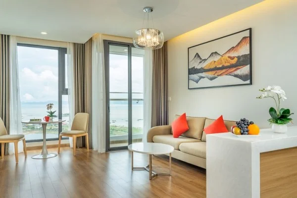 Ảnh chi tiết phòng delasea-ha-long-executive-suite-sea-view-vivatrip-02.webp