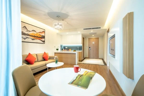 Ảnh chi tiết phòng delasea-ha-long-executive-suite-sea-view-vivatrip-05.webp