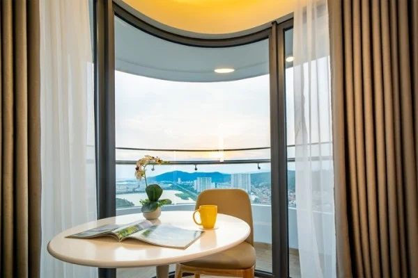 Ảnh chi tiết phòng delasea-ha-long-suite-ocean-view-vivatrip-06.webp