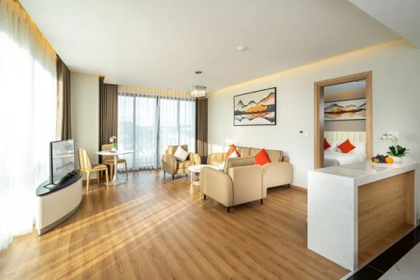 Ảnh chi tiết phòng delasea-ha-long-suite-with-city-view-vivatrip-02.webp