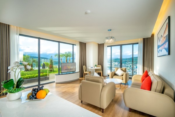 Ảnh chi tiết phòng delasea-ha-long-suite-with-city-view-vivatrip-05.jpg