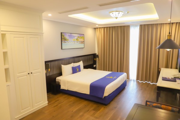 Ảnh chi tiết phòng dlioro-hotel-resort-senior-deluxe-king-vivatrip.jpg